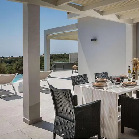Stella Villa Karavados